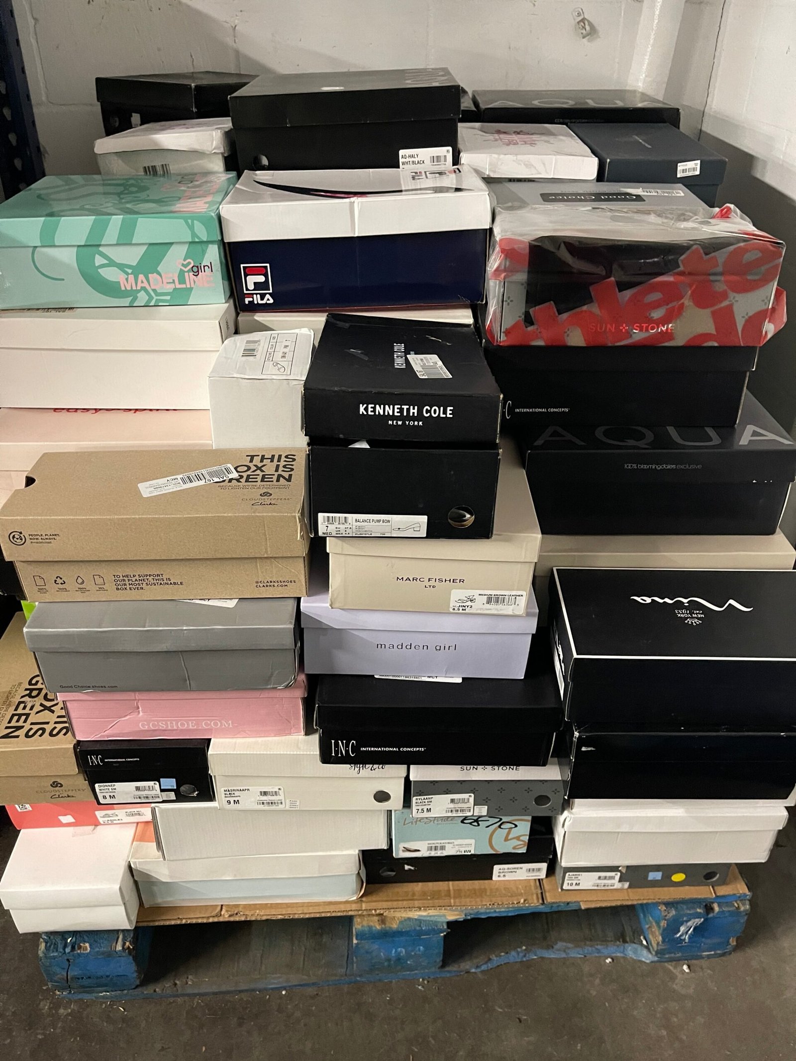Macy's Pallet: Apparel and Footwear Macy's Pallet: Apparel and Footwear