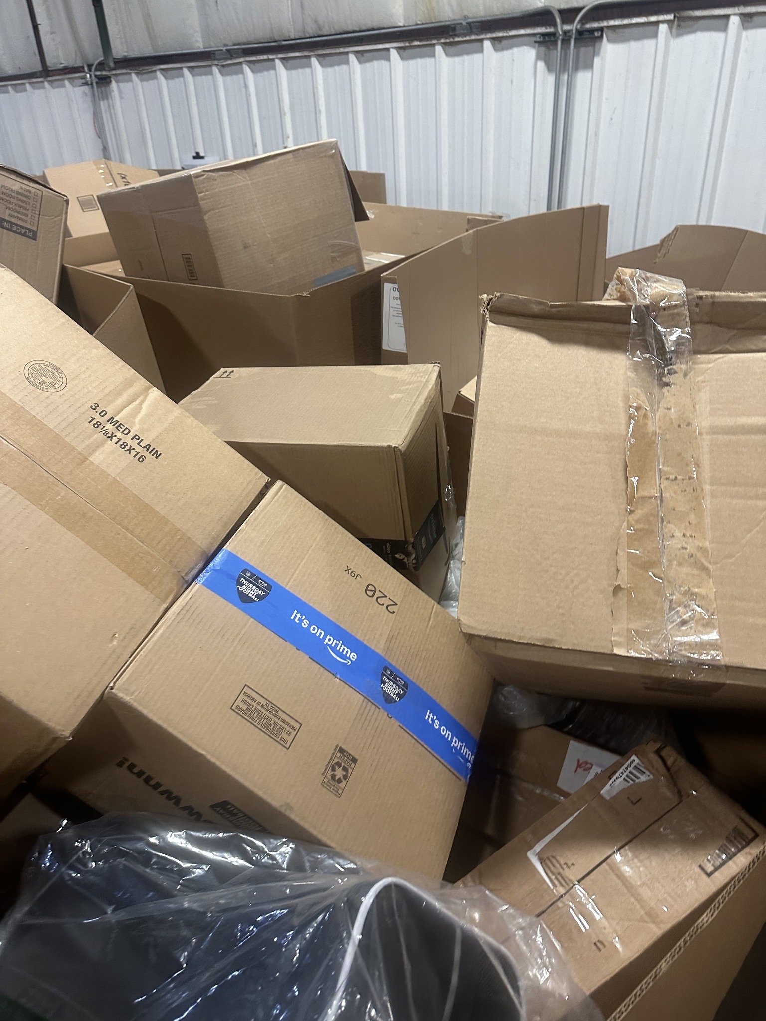 Amazon Truckload: Home and Kitchen (TMW-1306) Amazon Truckload: Home and Kitchen (TMW-1306)