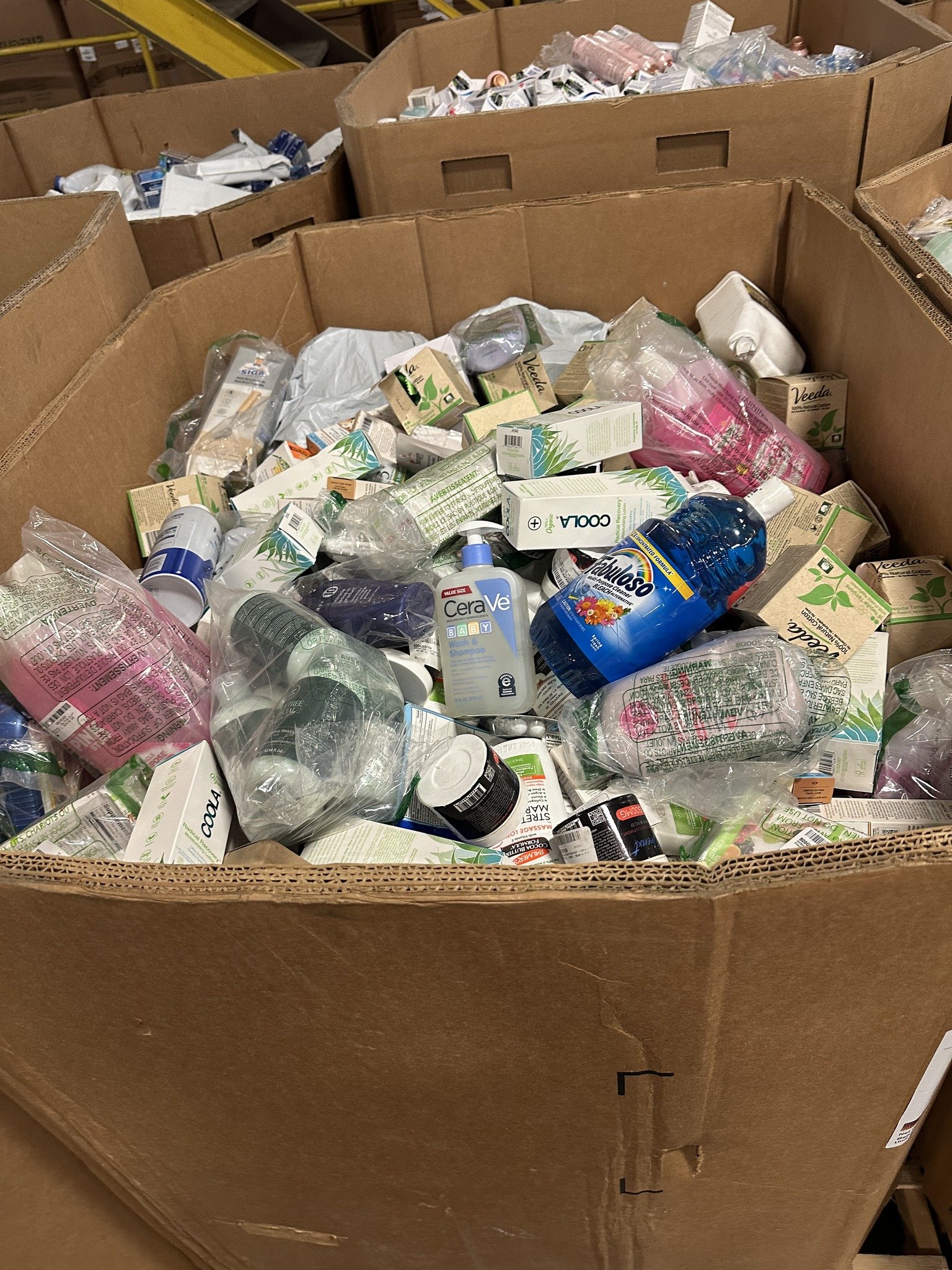 Amazon Truckload: Cosmetics and Beauty Amazon Truckload: Cosmetics and Beauty