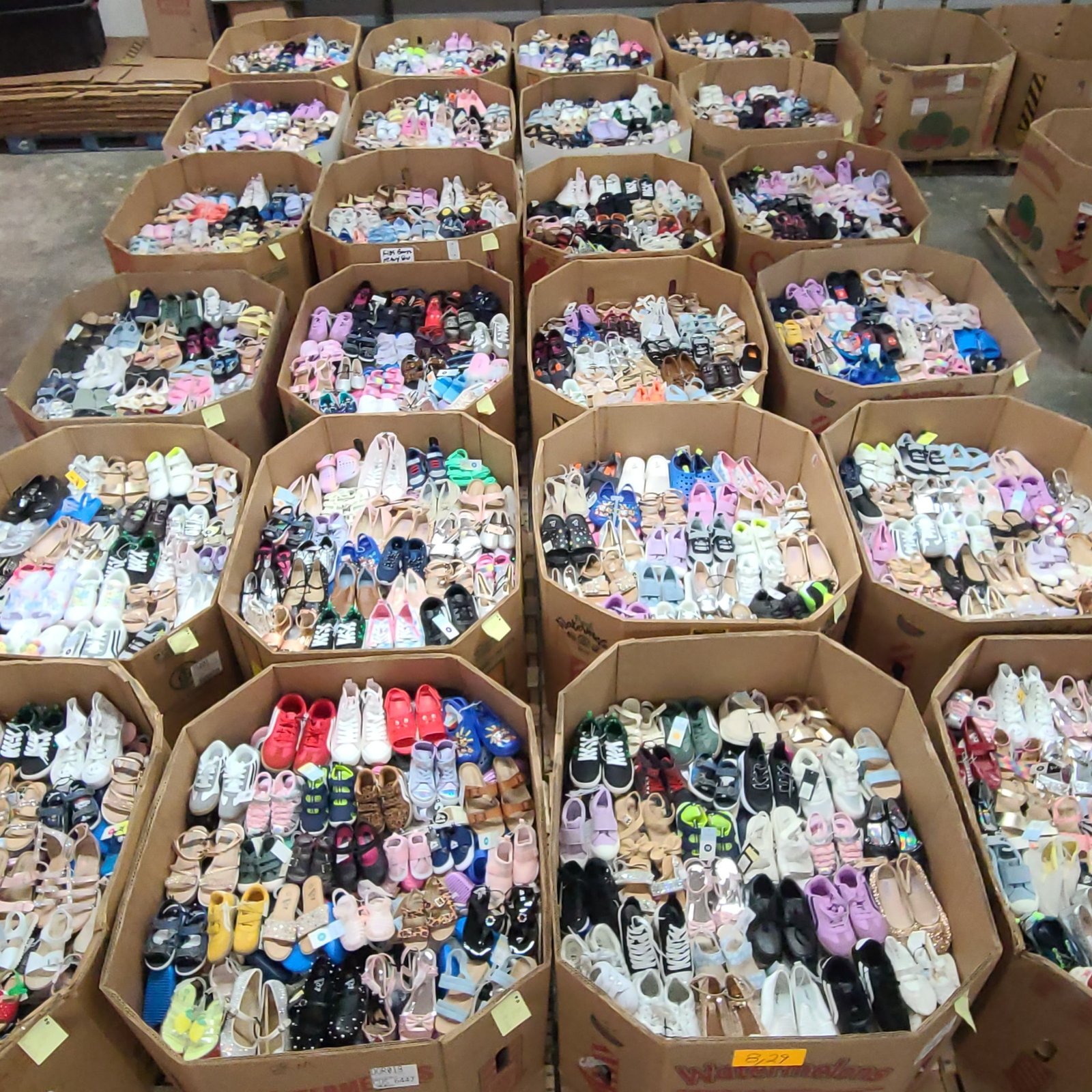 Target Pallet: Apparel and Footwear (TMW-1180) Target Pallet: Apparel and Footwear (TMW-1180)