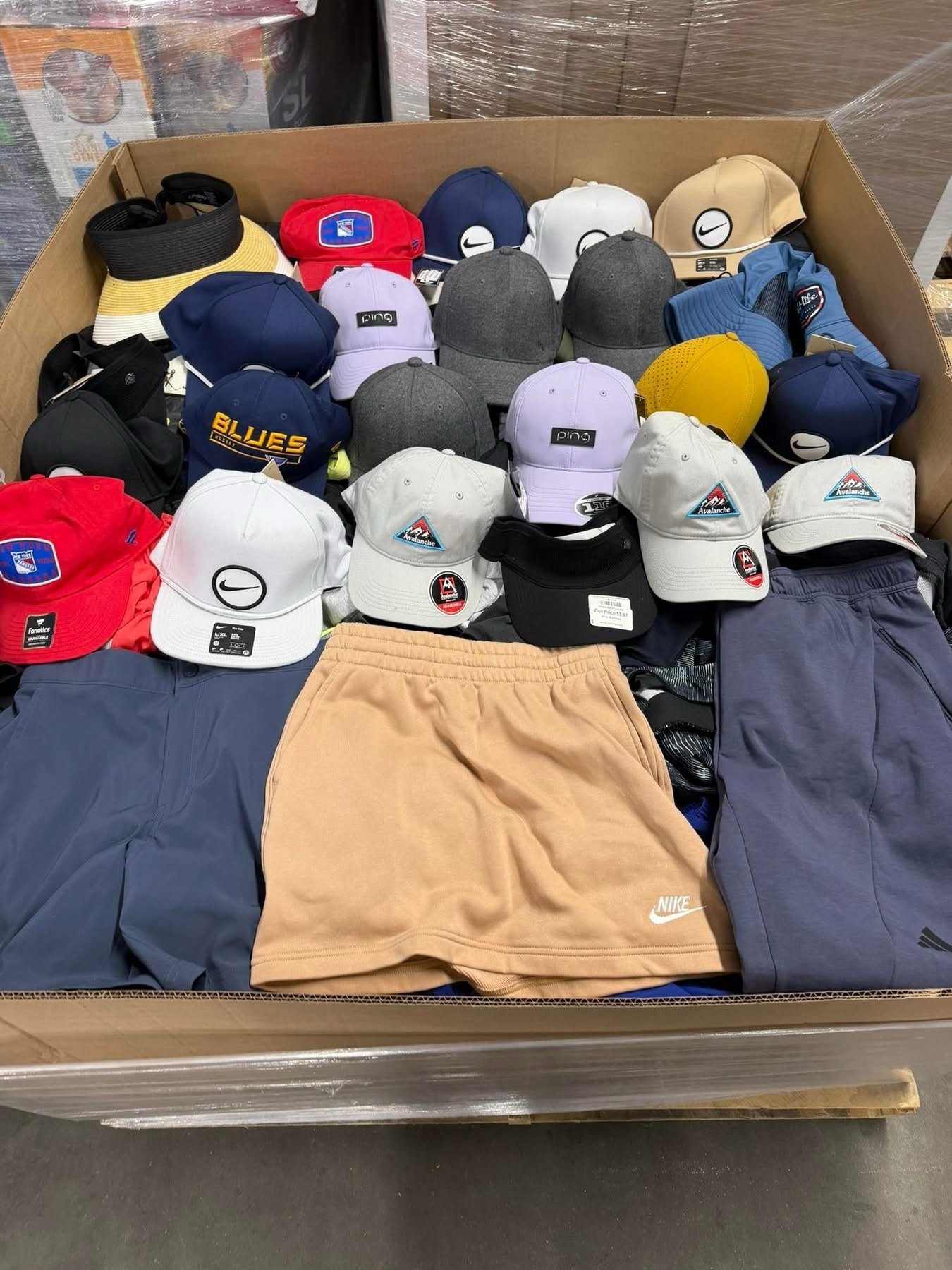 Apparel and Footwear Pallet: 900-Unit Lot (TMW-1040) Apparel and Footwear Pallet: 900-Unit Lot (TMW-1040)