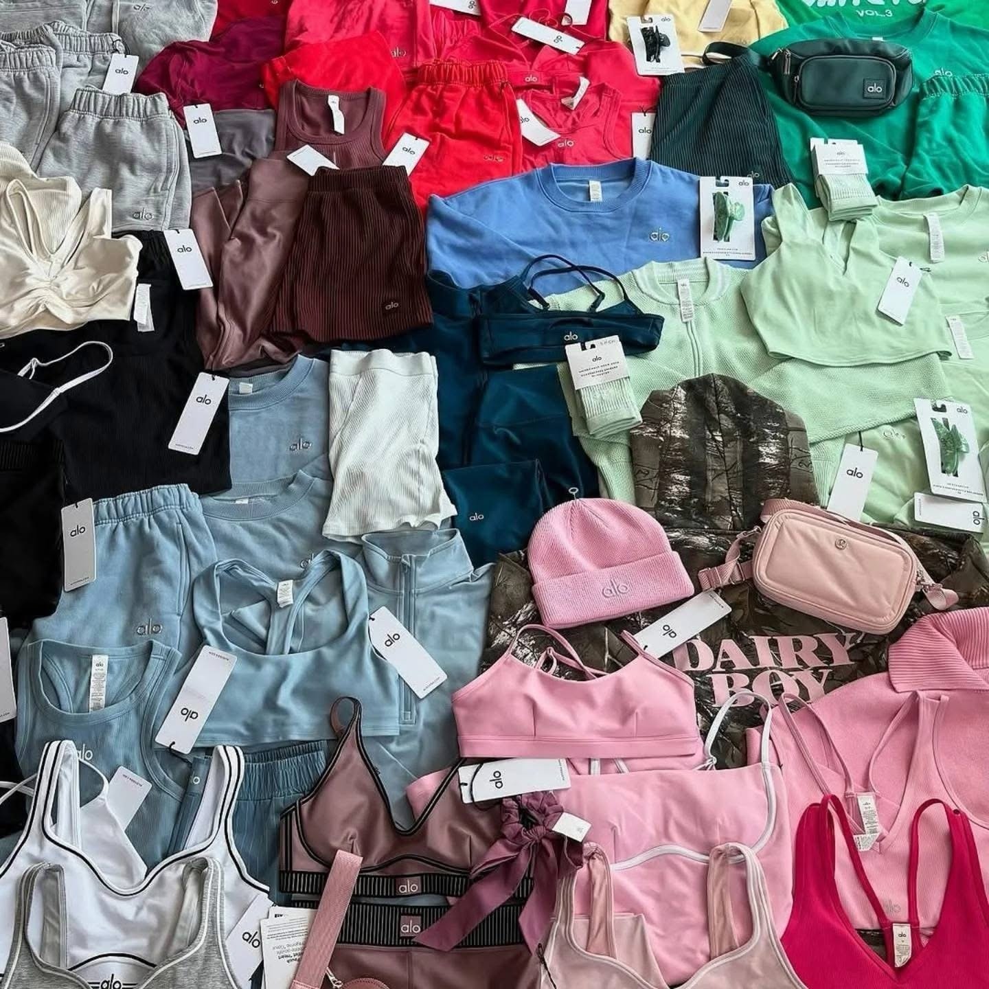 Apparel and Footwear Pallet: 330-Unit Lot Apparel and Footwear Pallet: 330-Unit Lot