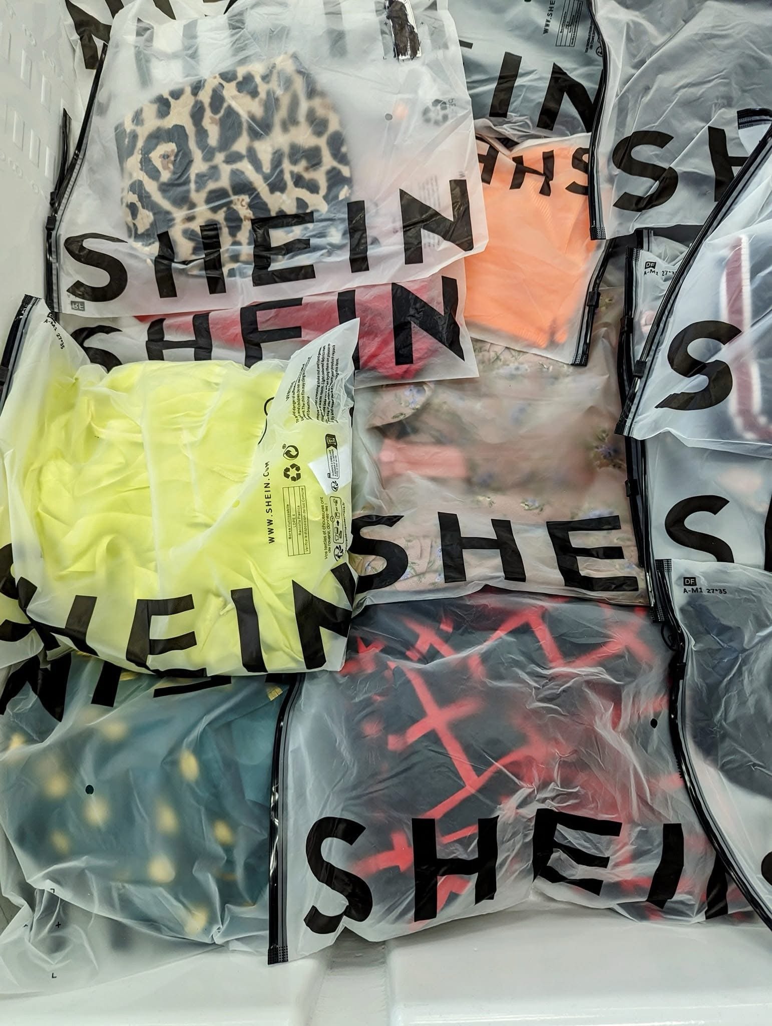 Apparel and Footwear Pallet: 1,000-Unit Lot (TMW-1290) Apparel and Footwear Pallet: 1,000-Unit Lot (TMW-1290)