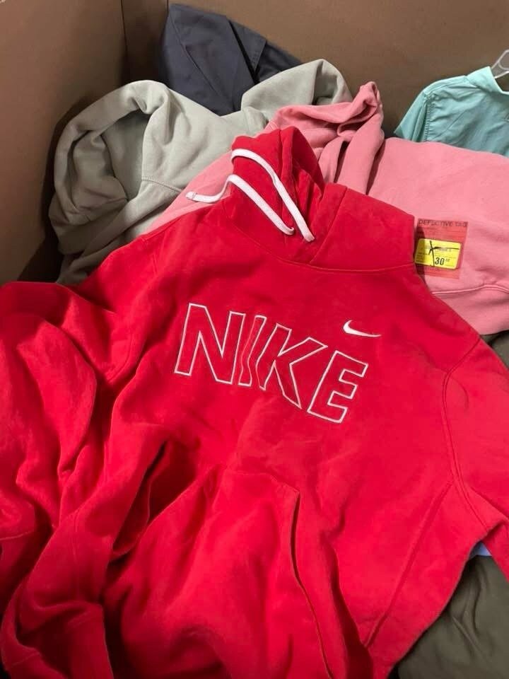 Nike Pallet: 1,000-Unit Lot (TMW-1274) Nike Pallet: 1,000-Unit Lot (TMW-1274)
