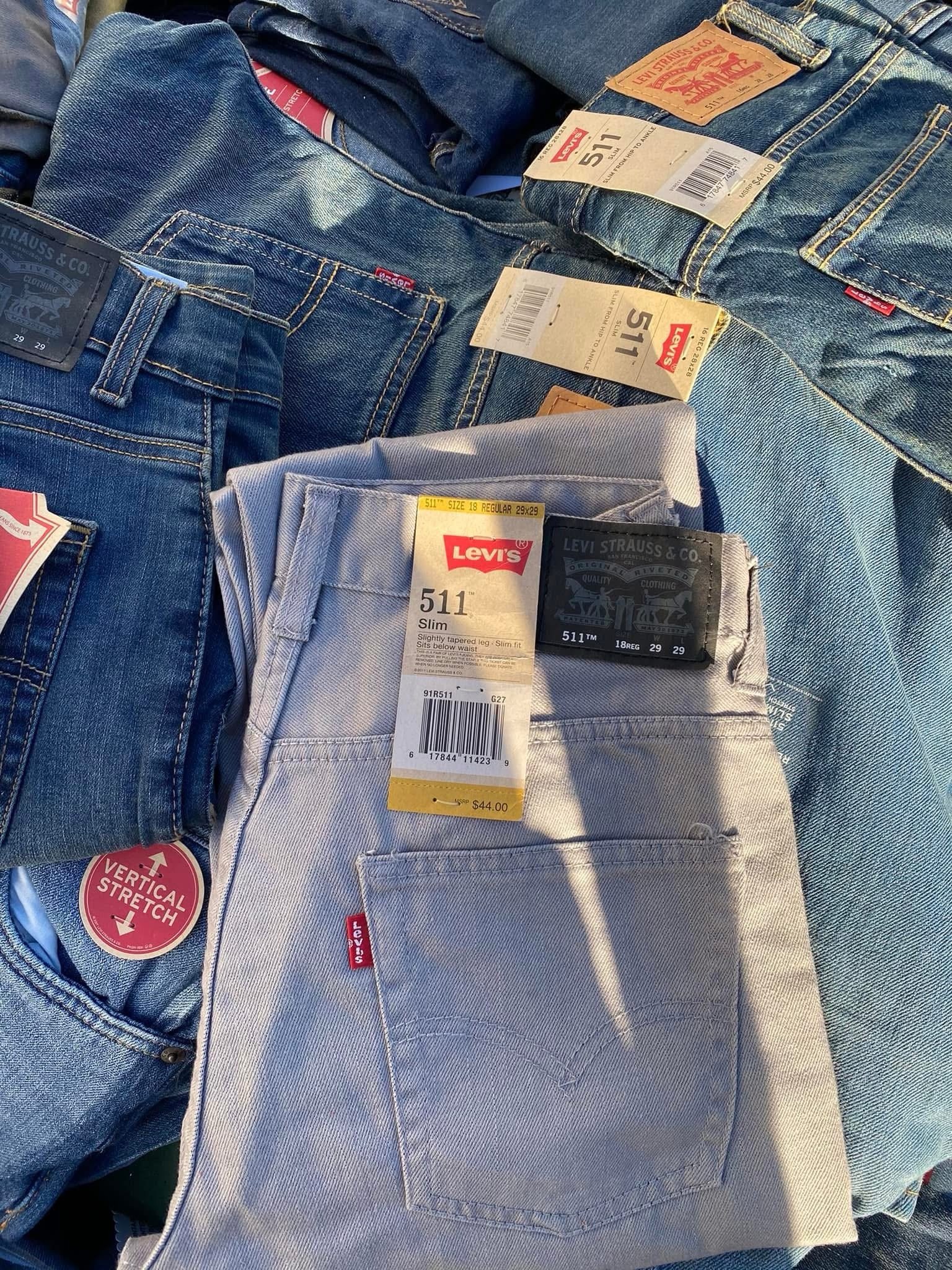 Apparel and Footwear Pallet: 525-Unit Lot Apparel and Footwear Pallet: 525-Unit Lot
