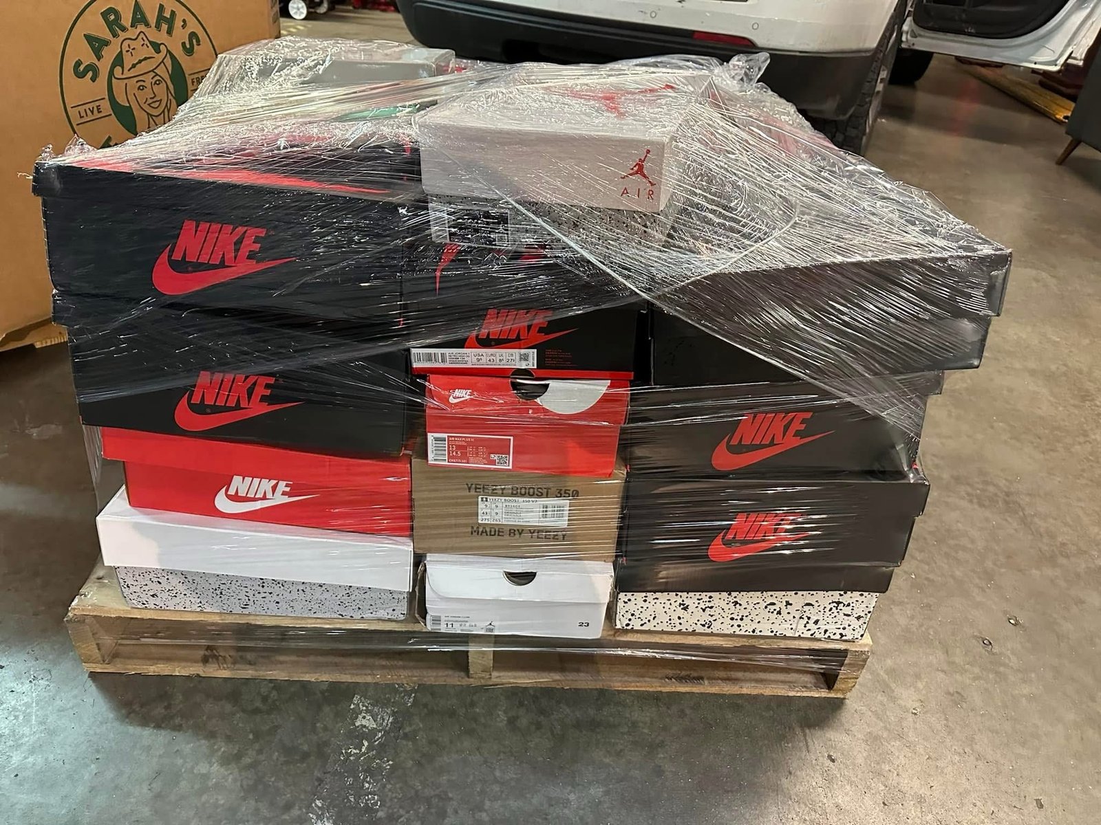 Apparel and Footwear Pallet: 400-Unit Lot (TMW-1243) Apparel and Footwear Pallet: 400-Unit Lot (TMW-1243)