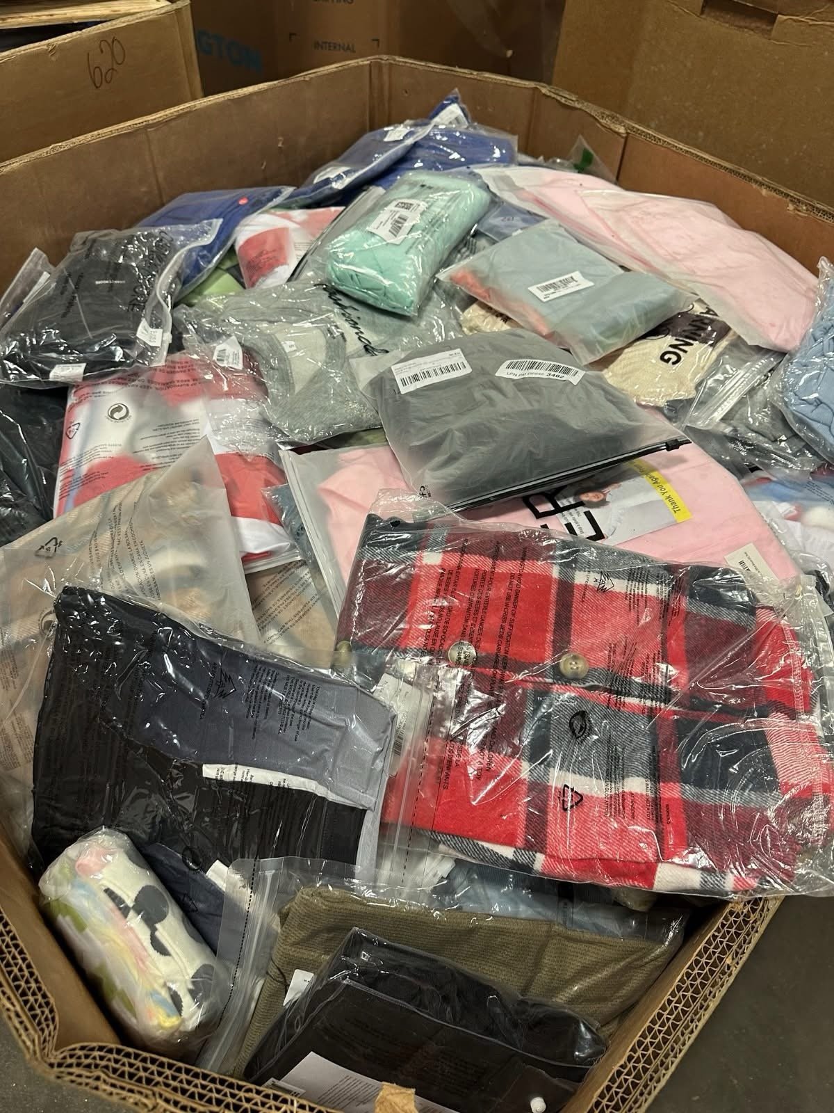 Amazon Pallet: Apparel and Footwear Amazon Pallet: Apparel and Footwear