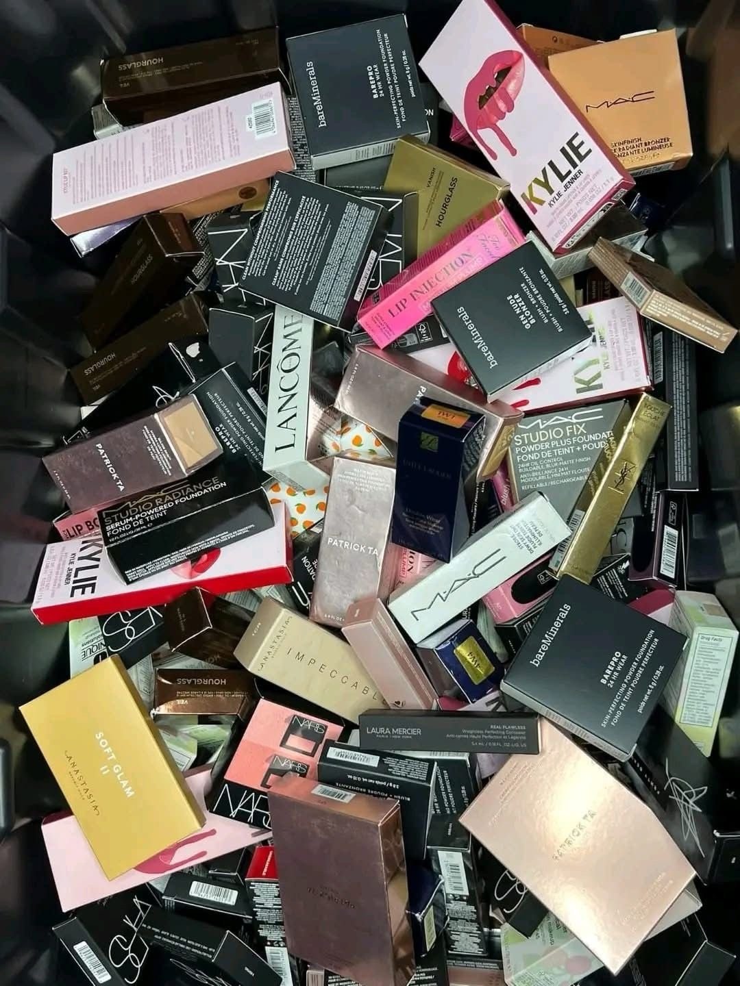 Cosmetics and Beauty Pallet: 200-Unit Lot (TMW-1179) Cosmetics and Beauty Pallet: 200-Unit Lot (TMW-1179)