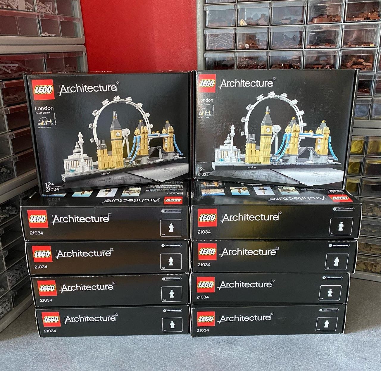 LEGO Pallet: 200-Unit Lot (TMW-1109) LEGO Pallet: 200-Unit Lot (TMW-1109)
