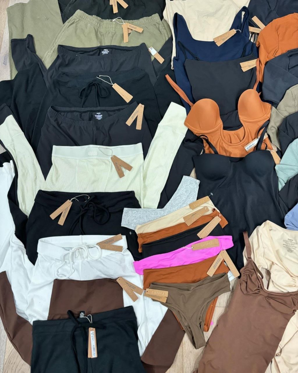Apparel and Footwear Pallet: 200-Unit Lot (TMW-1082) Apparel and Footwear Pallet: 200-Unit Lot (TMW-1082)