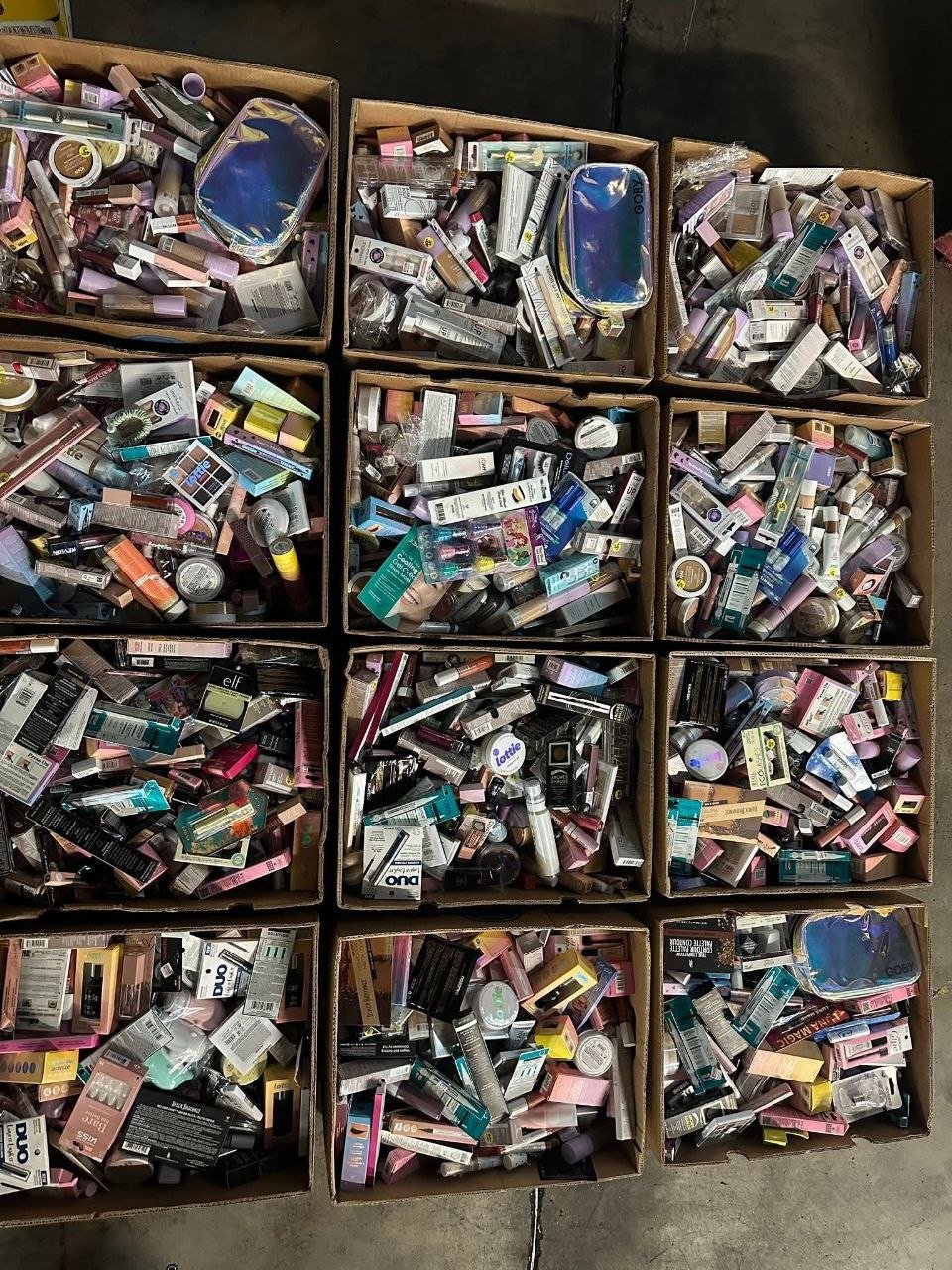 Cosmetics and Beauty Pallet: 200-Unit Lot (TMW-1064) Cosmetics and Beauty Pallet: 200-Unit Lot (TMW-1064)