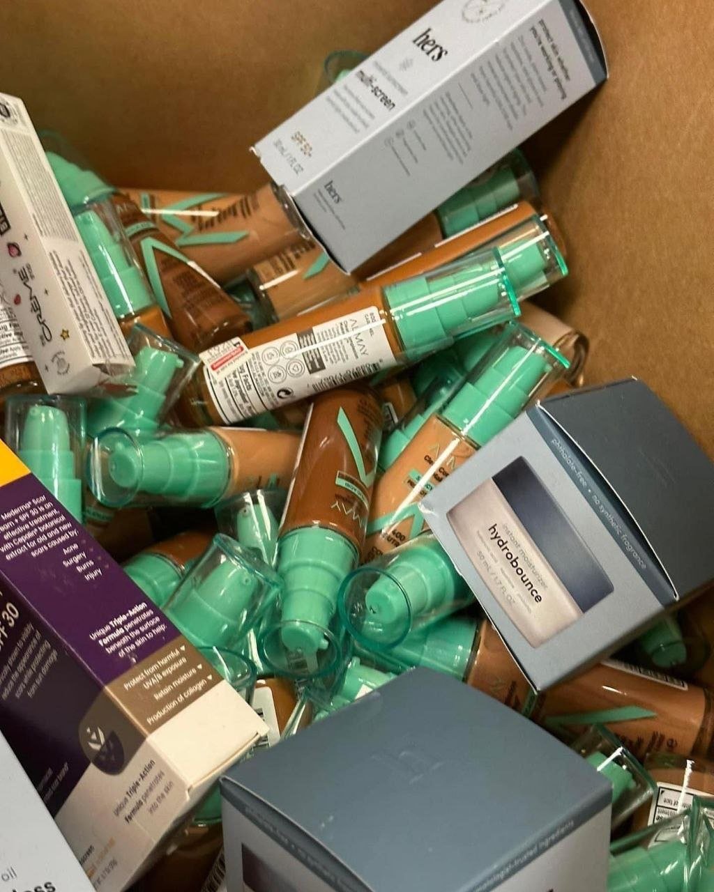 Cosmetics and Beauty Pallet: 100-Unit Medium Lot Cosmetics and Beauty Pallet: 100-Unit Medium Lot