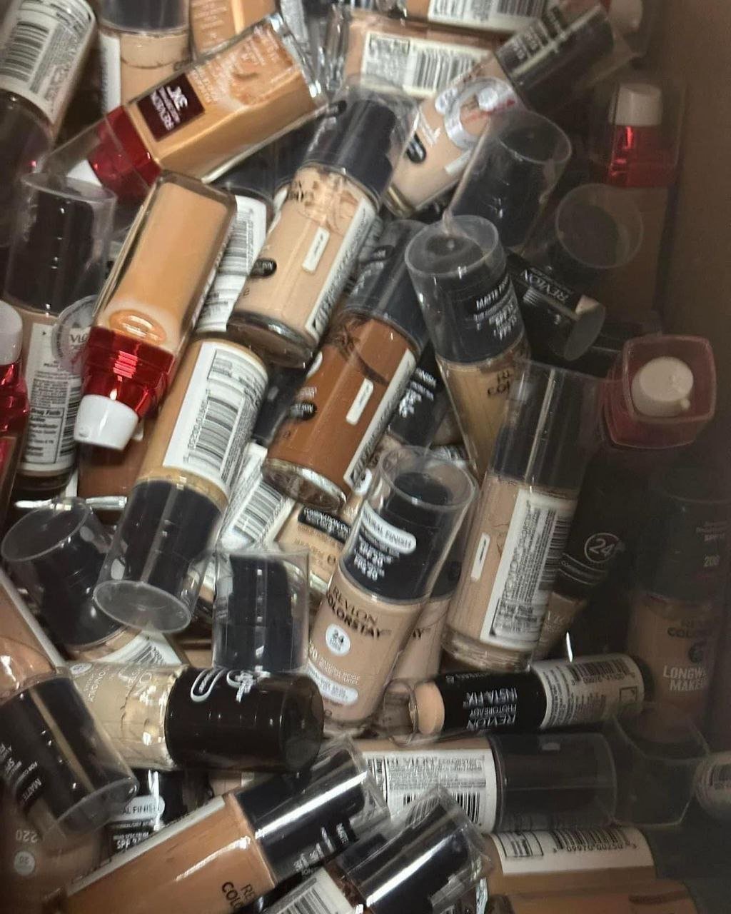 Cosmetics and Beauty Pallet: 100-Unit Lot Cosmetics and Beauty Pallet: 100-Unit Lot