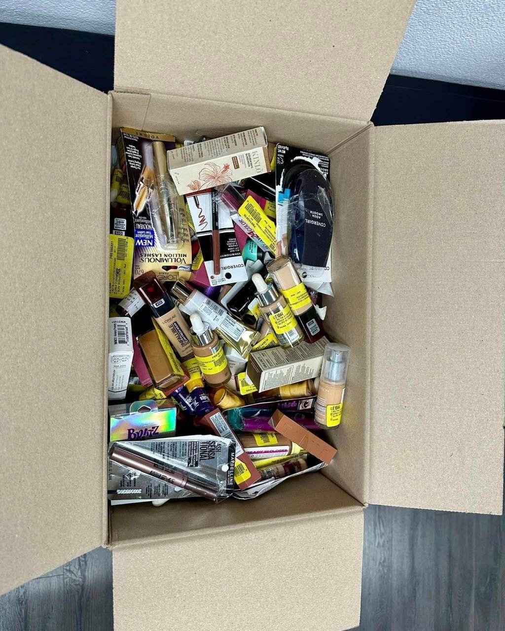 Cosmetics and Beauty Pallet: 50-Unit Lot Cosmetics and Beauty Pallet: 50-Unit Lot
