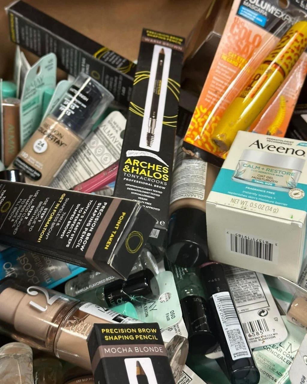 Cosmetics and Beauty Pallet: 150-Unit Lot Cosmetics and Beauty Pallet: 150-Unit Lot
