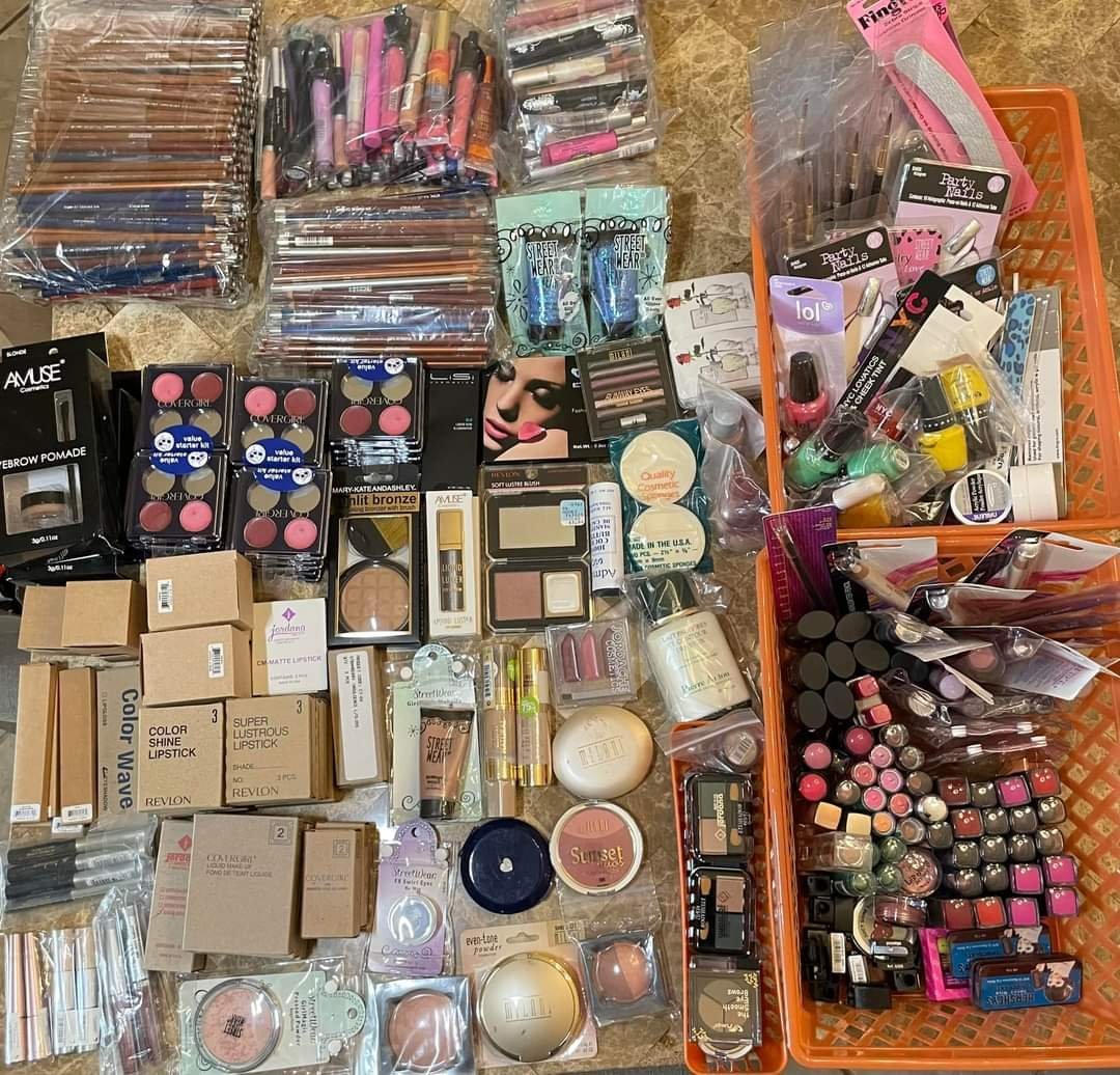 Cosmetics and Beauty Pallet (TMW-1130) Cosmetics and Beauty Pallet (TMW-1130)