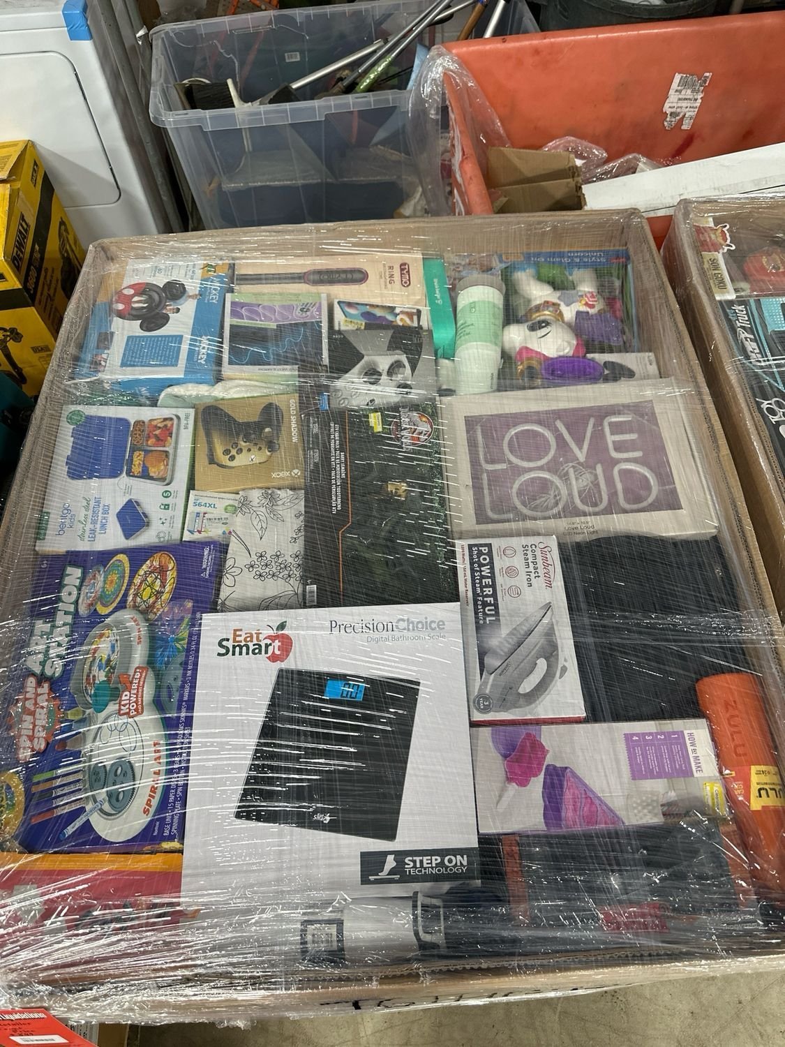 General Merchandise Pallet: 250-Unit Lot (TMW-1220) General Merchandise Pallet: 250-Unit Lot (TMW-1220)