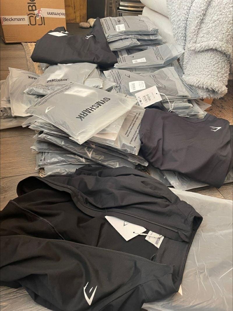Apparel and Footwear Pallet: 100-Unit Lot (TMW-1253) Apparel and Footwear Pallet: 100-Unit Lot (TMW-1253)