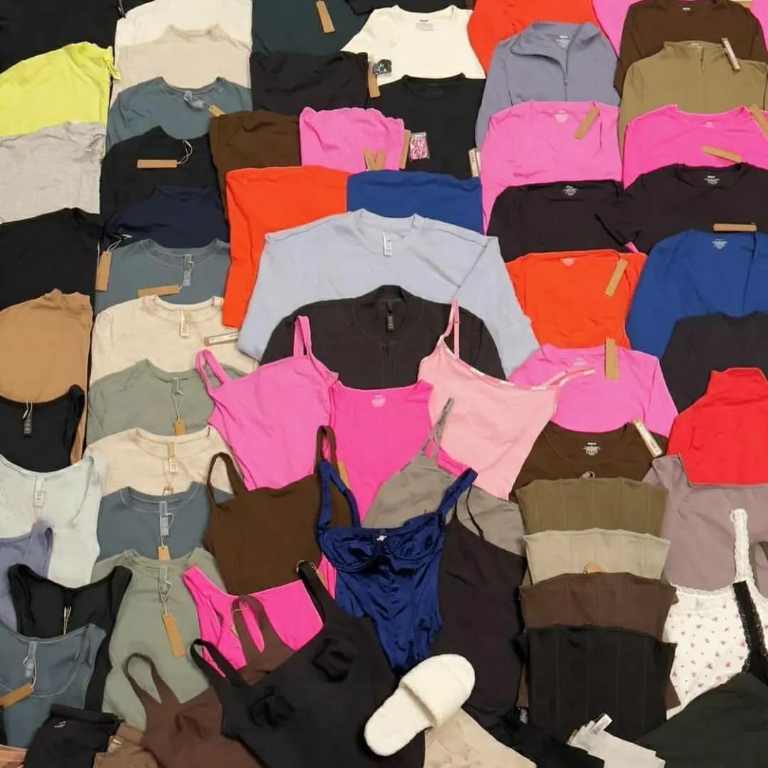Apparel and Footwear Pallet: 300-Unit Lot (TMW-1257) Apparel and Footwear Pallet: 300-Unit Lot (TMW-1257)